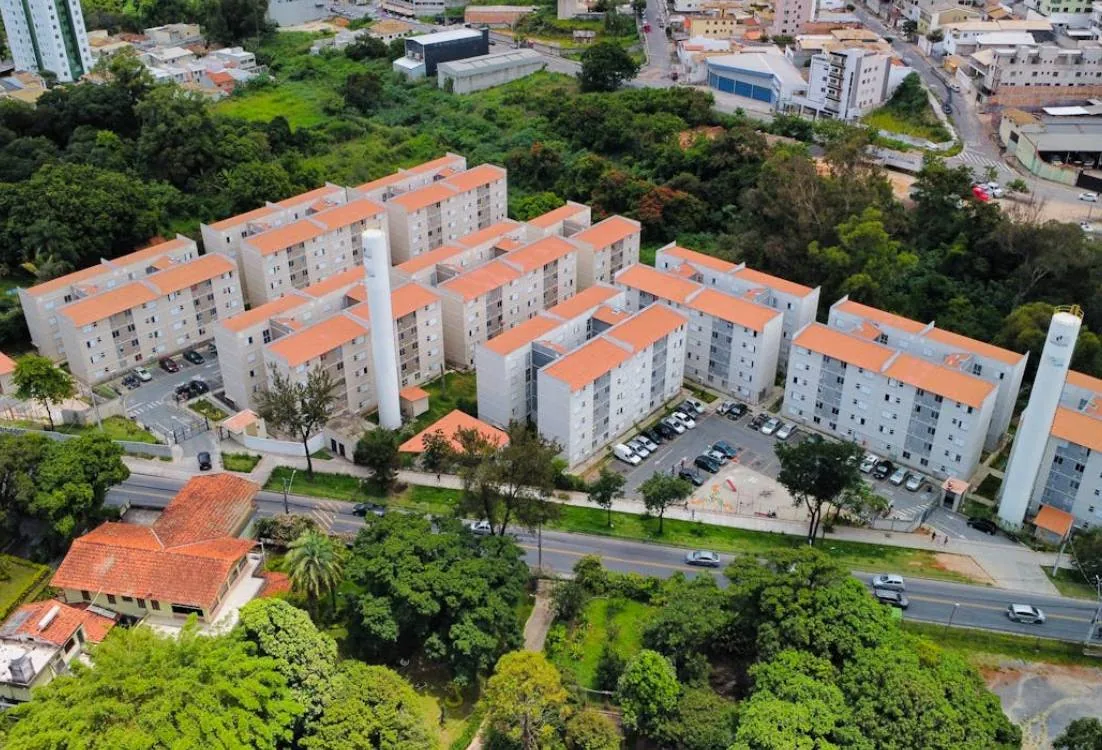 Especulación con vivienda protegida Madrid 2026: el patrón que conecta Blackstone, las descalificaciones masivas y el escándalo de Alicante