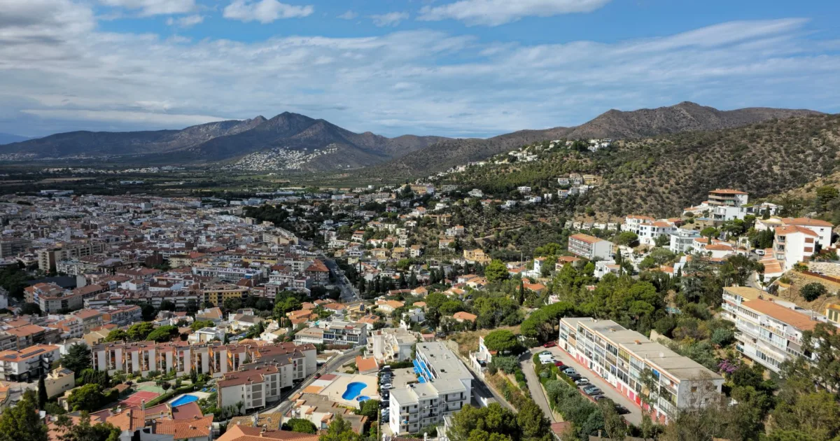 Vivienda en Guadalajara o Toledo: la corona donde el funcionario que Madrid expulsa compra por un tercio del precio